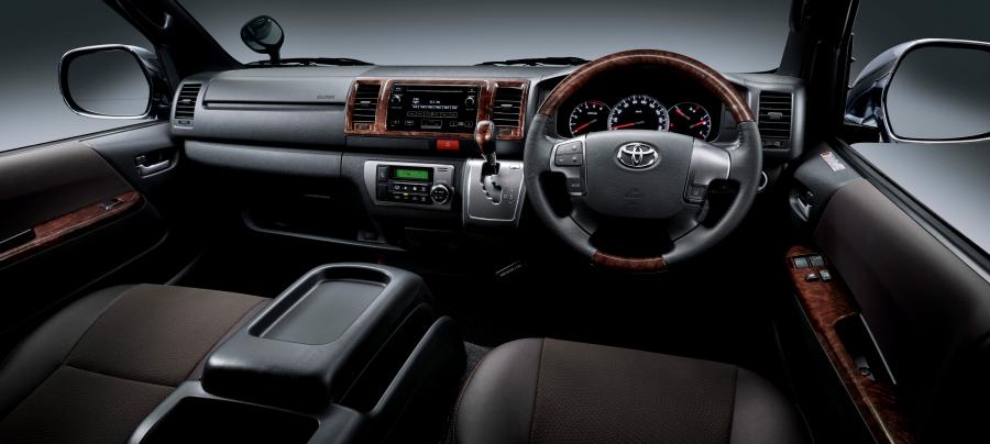 Торпедо Toyota HiAce Combi 50th Anniversary Limited 2018 года  (JP) (фото 2 из 3)